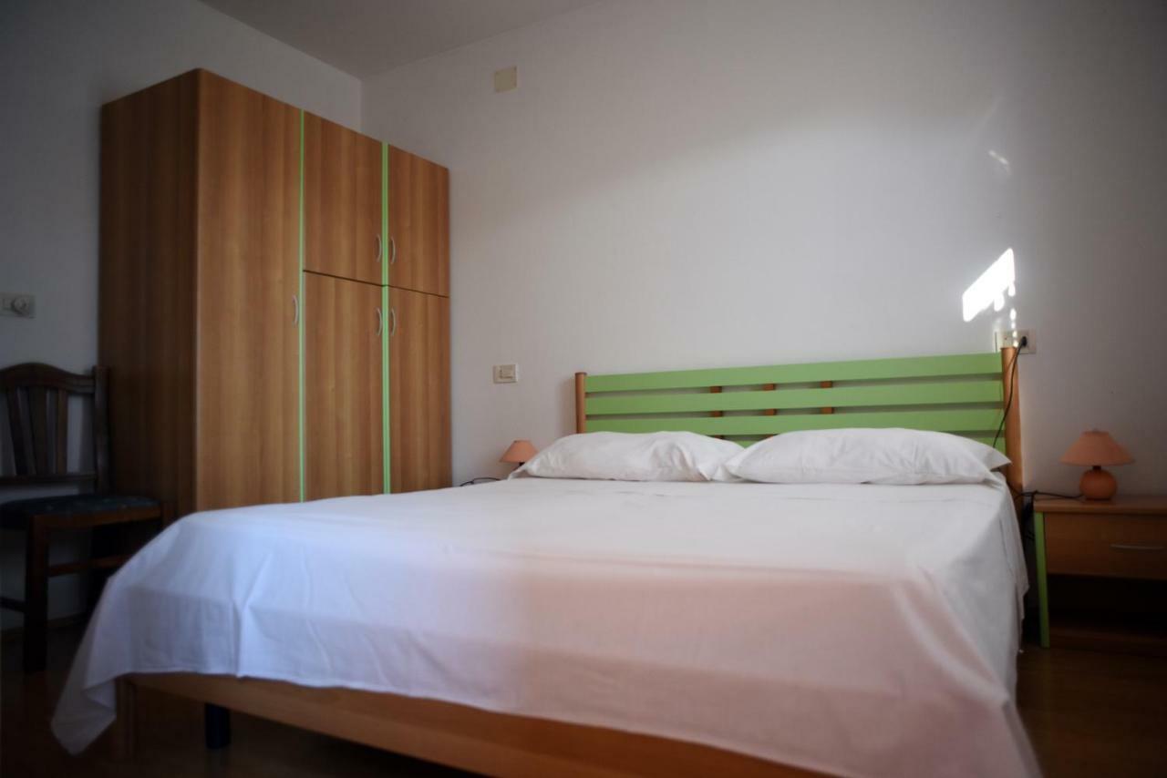 Apartments Ida Cres Luaran gambar