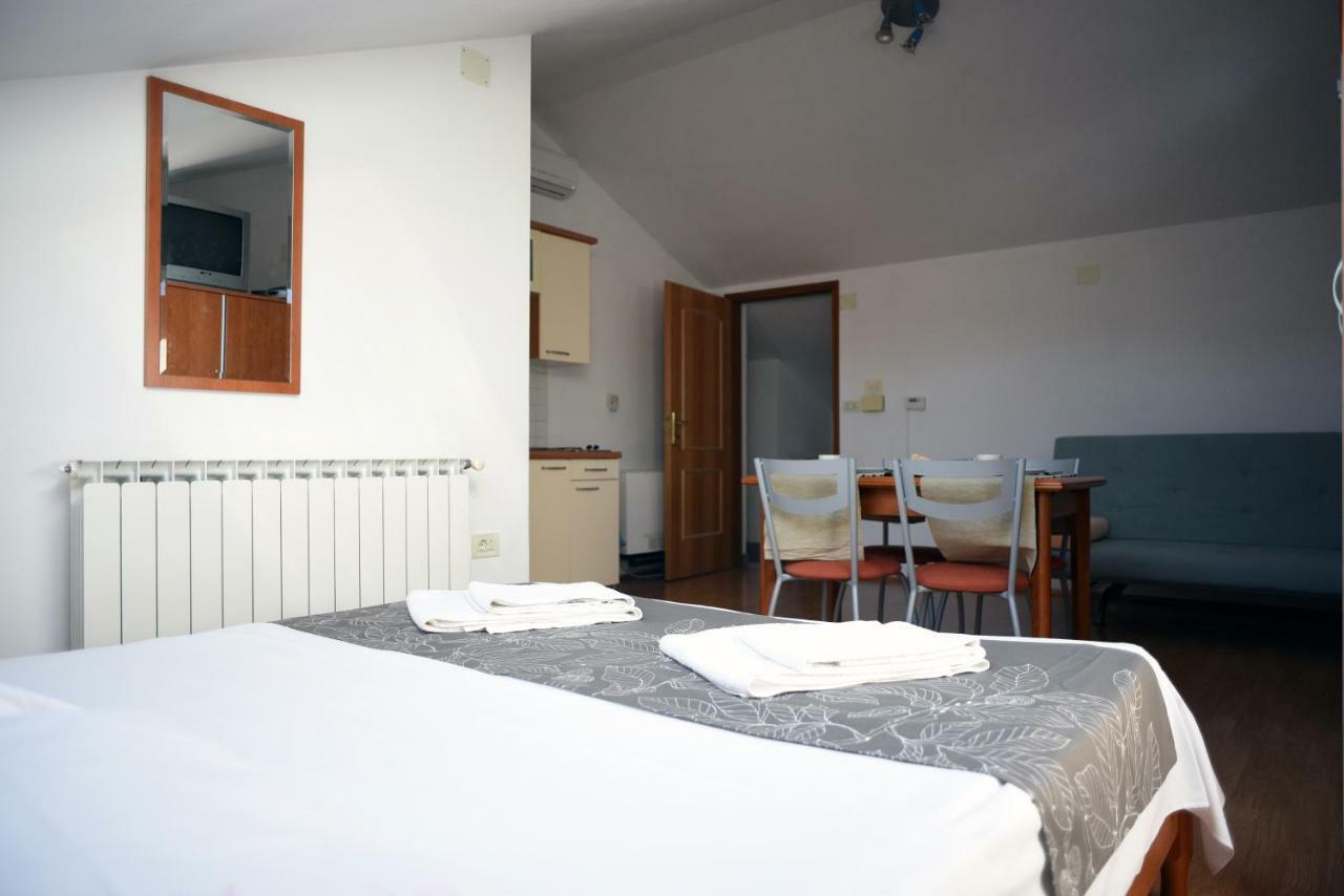 Apartments Ida Cres Luaran gambar